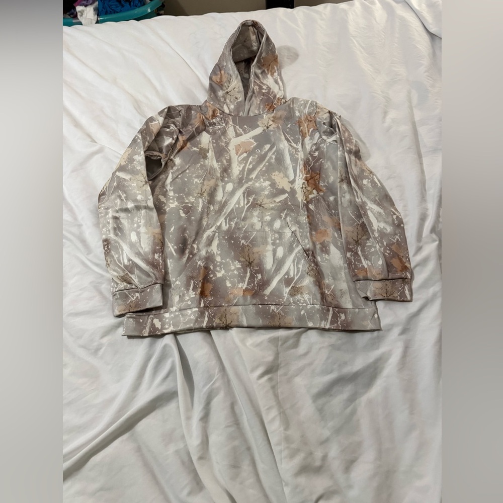 Women’s camo XL hoodie nwot